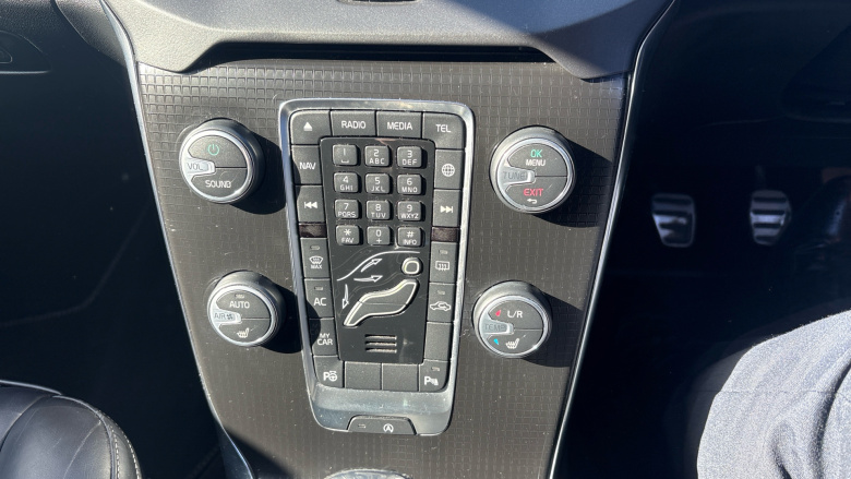 Volvo V40 D2 [122] R DESIGN Edition 5dr Diesel Hatchback